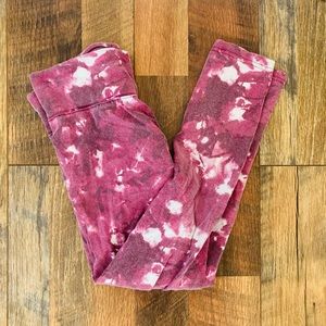 Pink and white marble patterned leggings